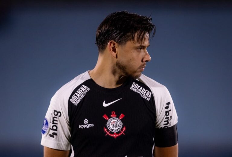 Atacante do Corinthians fala sobre papel de liderança no clube e ressalta importância da torcida