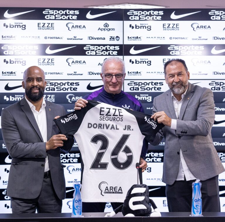 Dorival afirma que elenco do Corinthians está blindado às vésperas da votação do impeachment de Augusto Melo