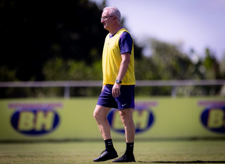 Técnico do Corinthians elogia João Pedro Tchoca e comenta posicionamento de volante