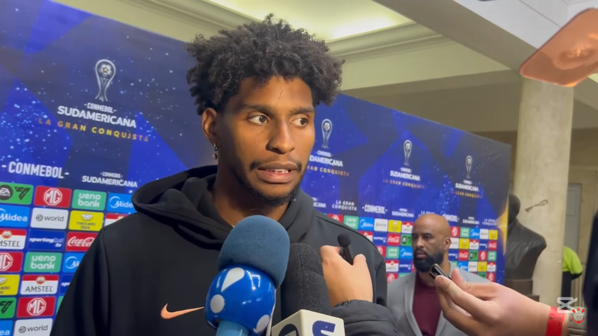 Hugo Souza analisa derrota e cita irregularidade do Corinthians: "Tem que entender tudo"
