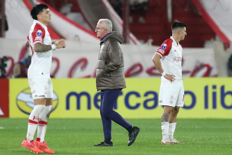 Dorival comenta frustração com eliminação do Corinthians, problemas em campo e volta de Garro