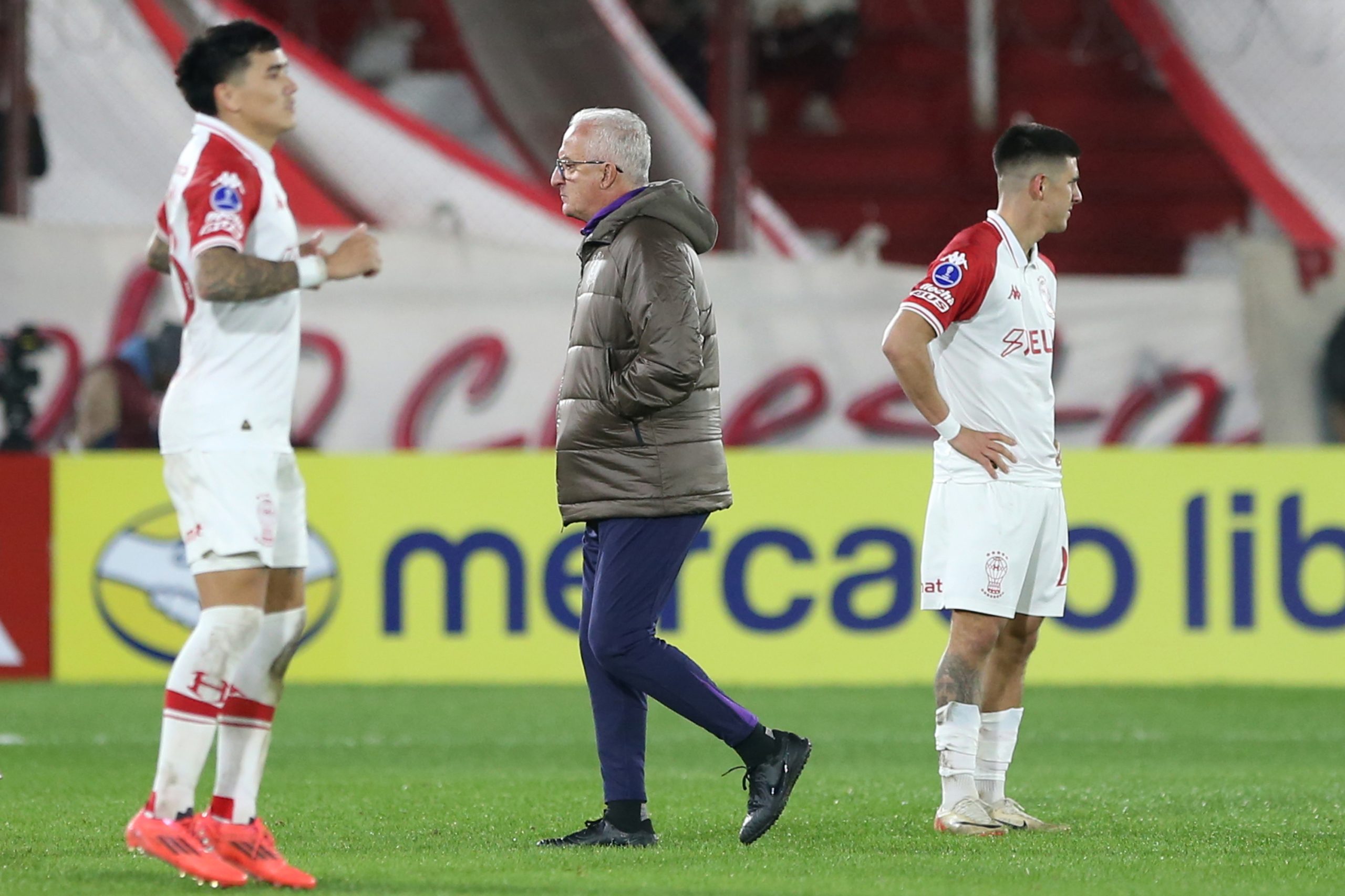Dorival comenta frustração com eliminação do Corinthians, problemas em campo e volta de Garro