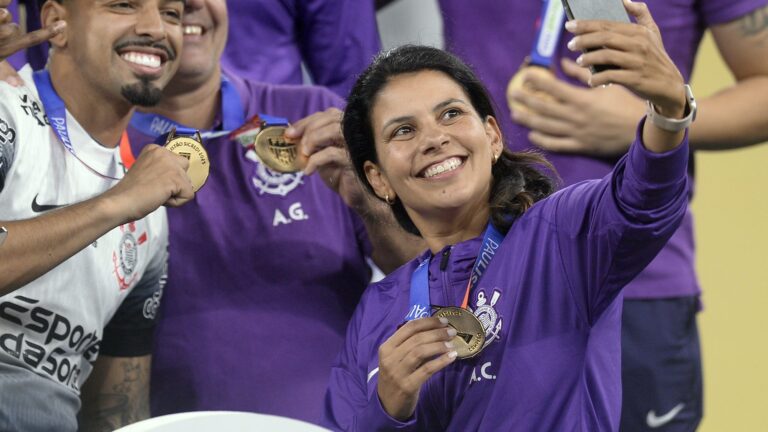 Doutora Ana se despede do Corinthians e agradece torcida pelo apoio: "Feliz pelo carinho"