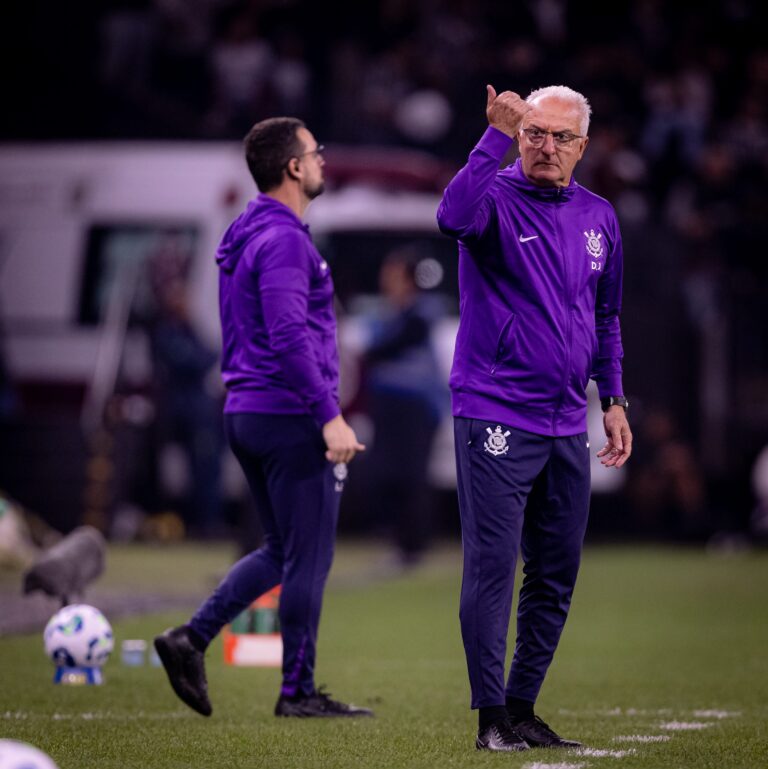 Dorival Júnior avalia trabalho no Corinthians e fala sobre dificuldades no setor ofensivo