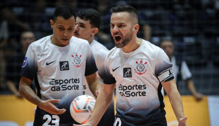 No Wlamir Marques, Corinthians goleia o Taubaté e segue 100% no Paulista de Futsal