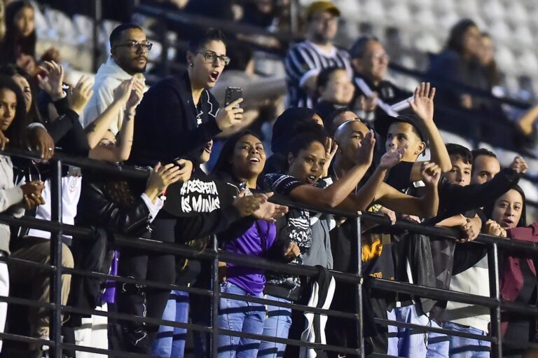 Corinthians Feminino abre vendas de ingressos para confronto contra o Flamengo no Canindé