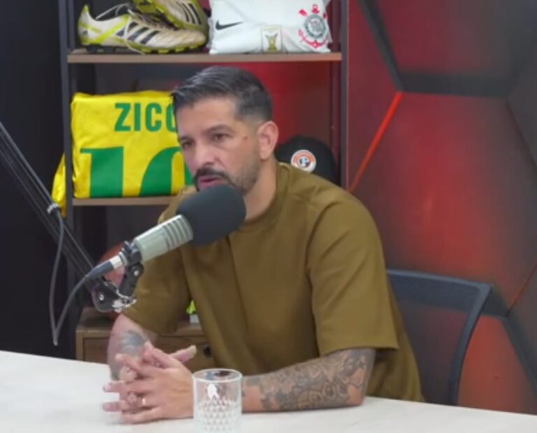 Emiliano Díaz comenta convocação de goleiro e revela que tentou convencer atacante a jogar no Corinthians