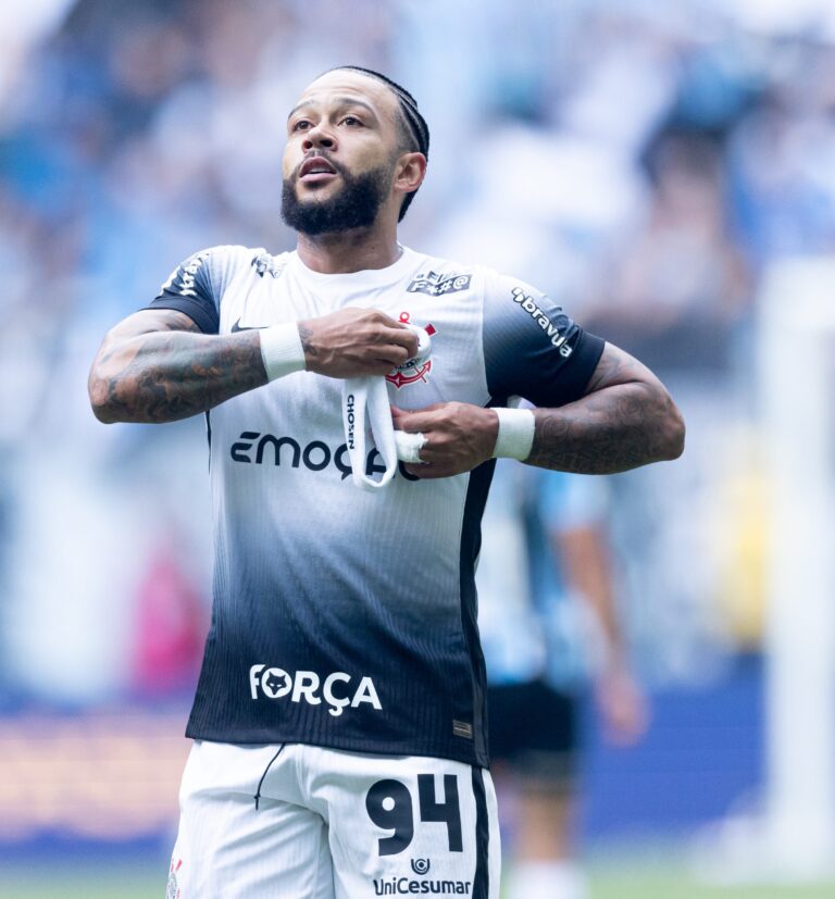 Último jogo entre Corinthians e Grêmio teve passeio alvinegro e golaço de Memphis Depay