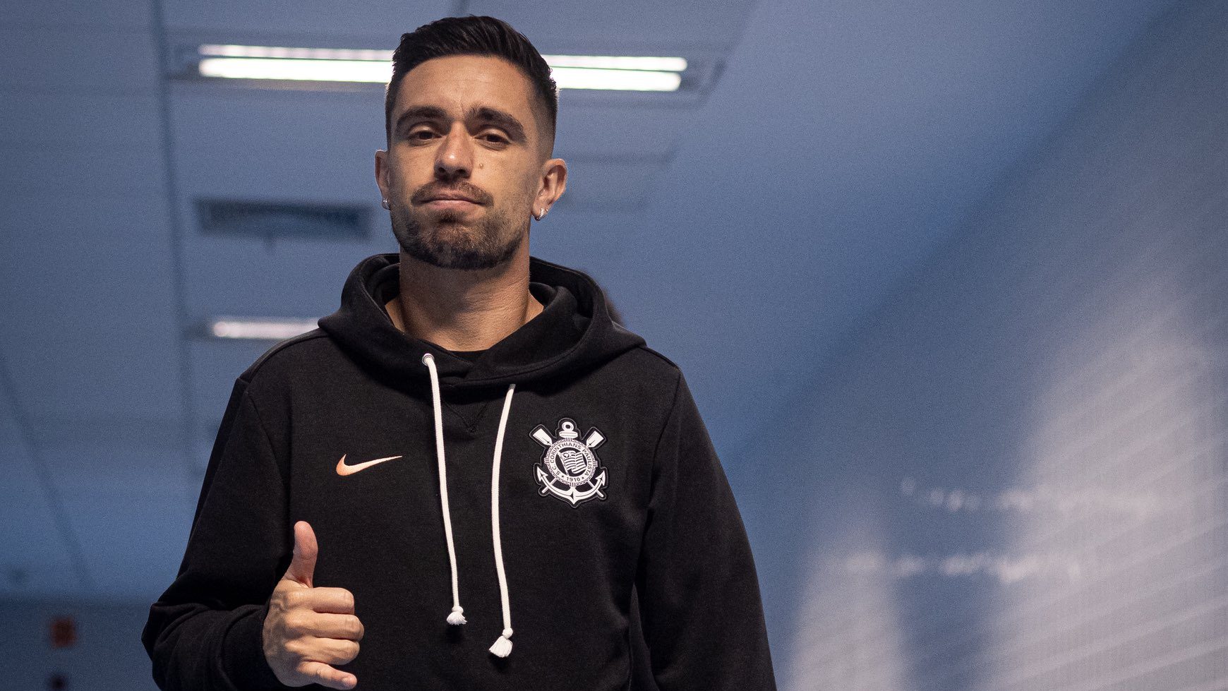 Dorival Júnior explica ausência de Coronado durante empate do Corinthians