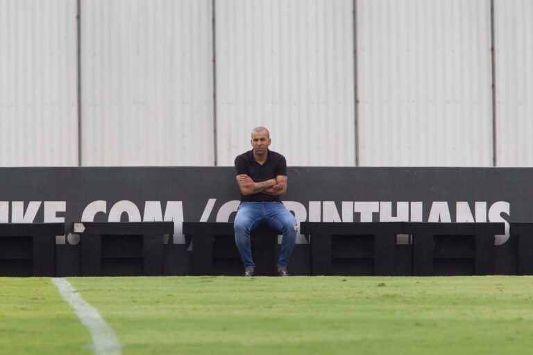 Emerson Sheik lamenta momento político do Corinthians: "Entristece"