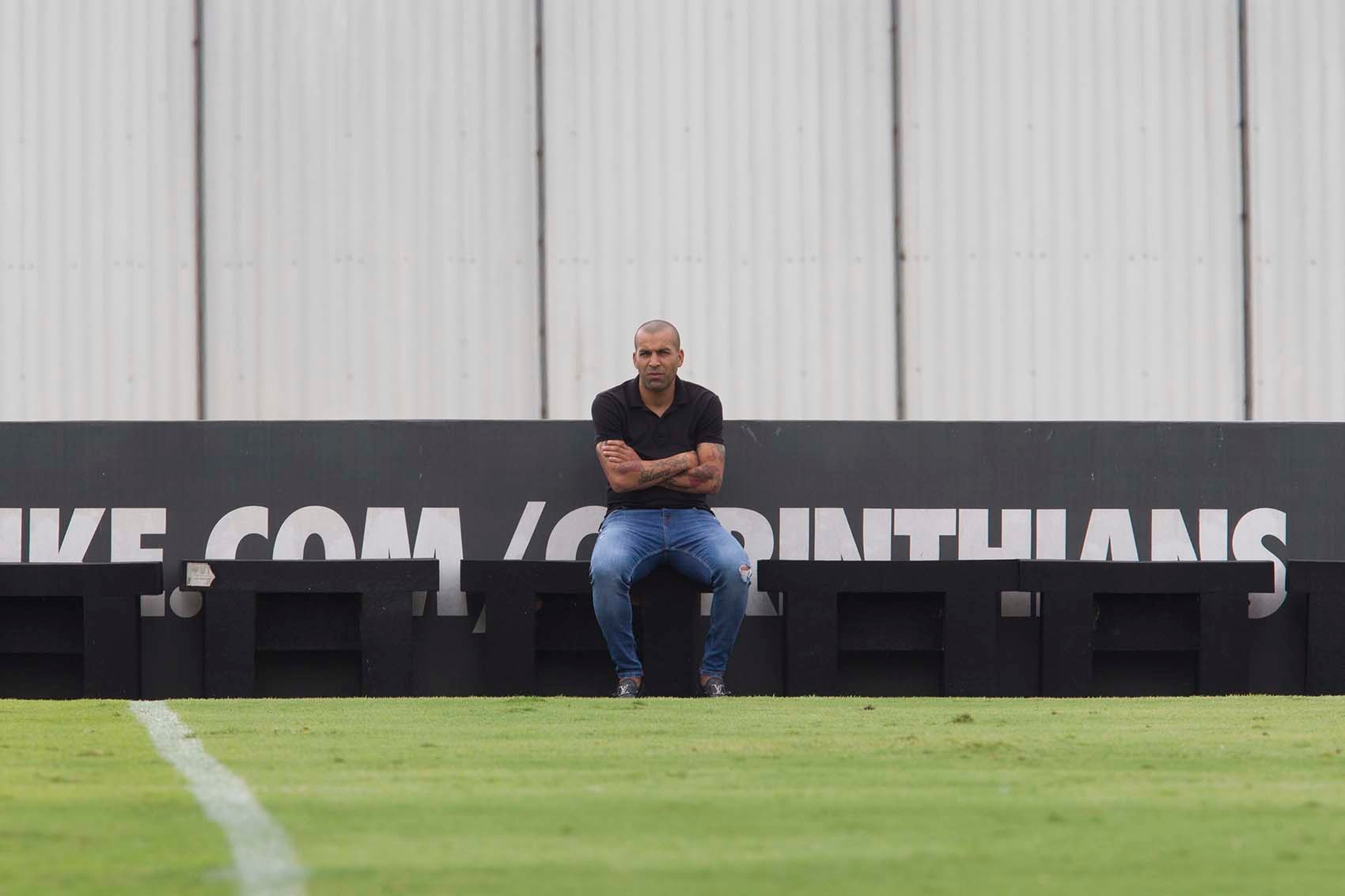 Emerson Sheik lamenta momento político do Corinthians: "Entristece"