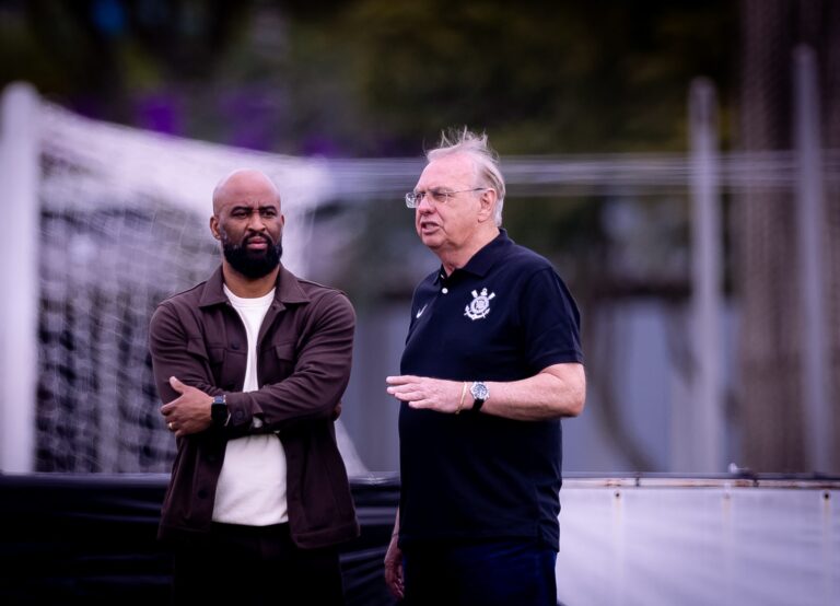 Presidente interino do Corinthians revela conversa com treinador sobre possíveis reforços e reunião com parceiros