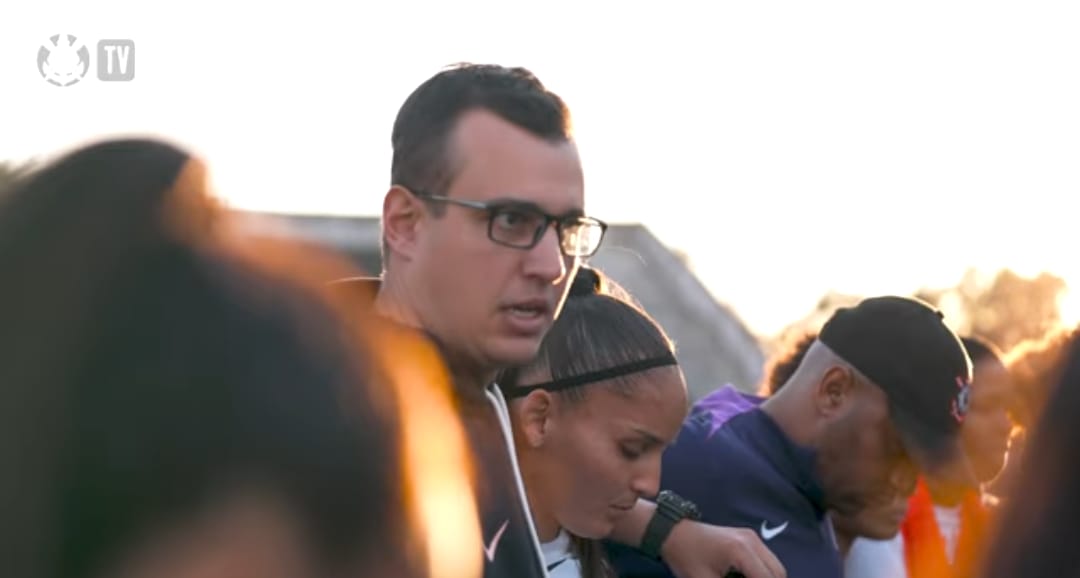 Piccinato é protagonista nos bastidores da vitória do Corinthians sobre o Cruzeiro no Brasileirão Feminino