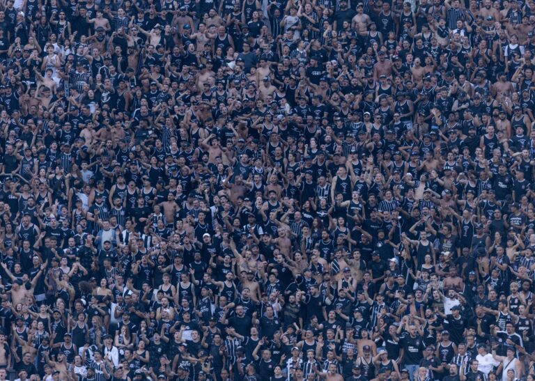 Conselheiro do Corinthians é alvo de repúdio após vídeo com deboche à Parada LGBTQIAPN+