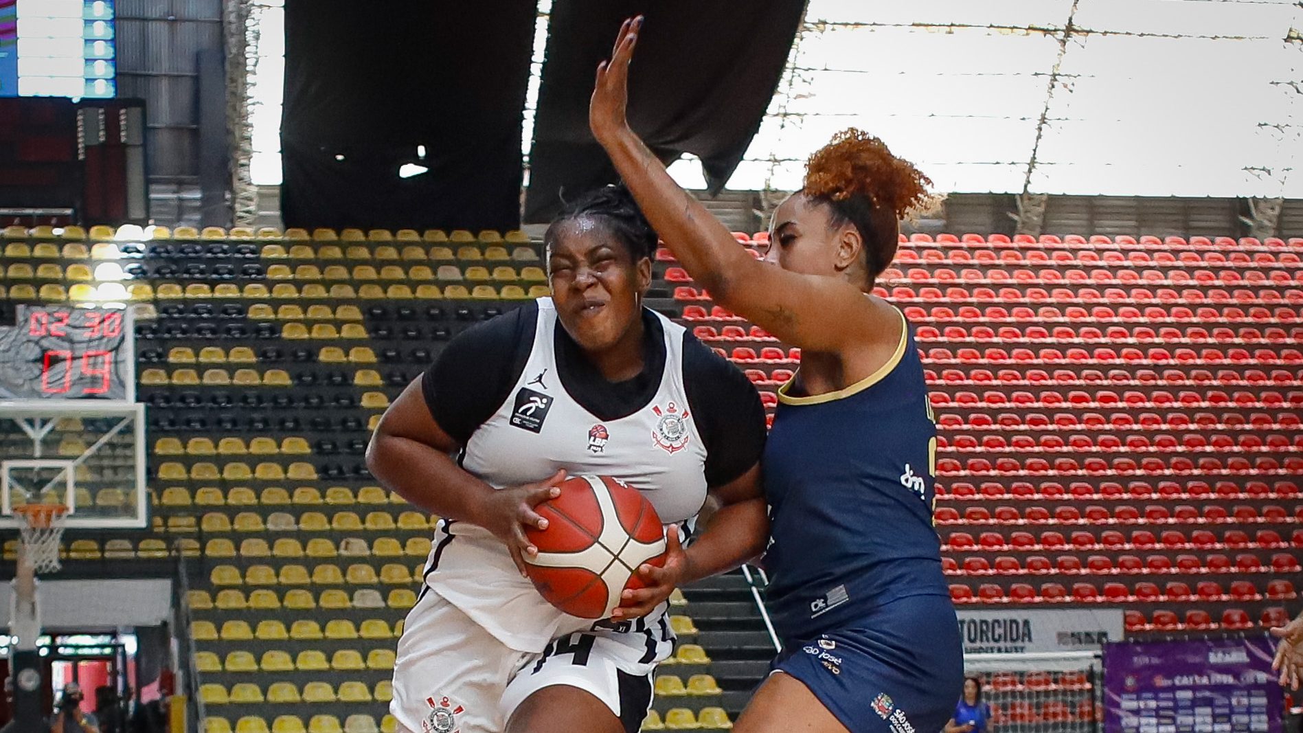 Ala/pivô das Furiosas comenta vitória do Brasil e projeta playoffs da LBF com o Corinthians