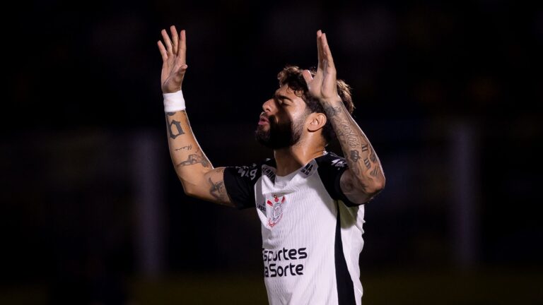 Atacante do Corinthians recebe medalha de mérito esportivo pela Câmara Municipal de cidade natal