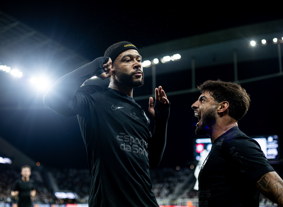 Yuri Alberto e Memphis Depay celebrando