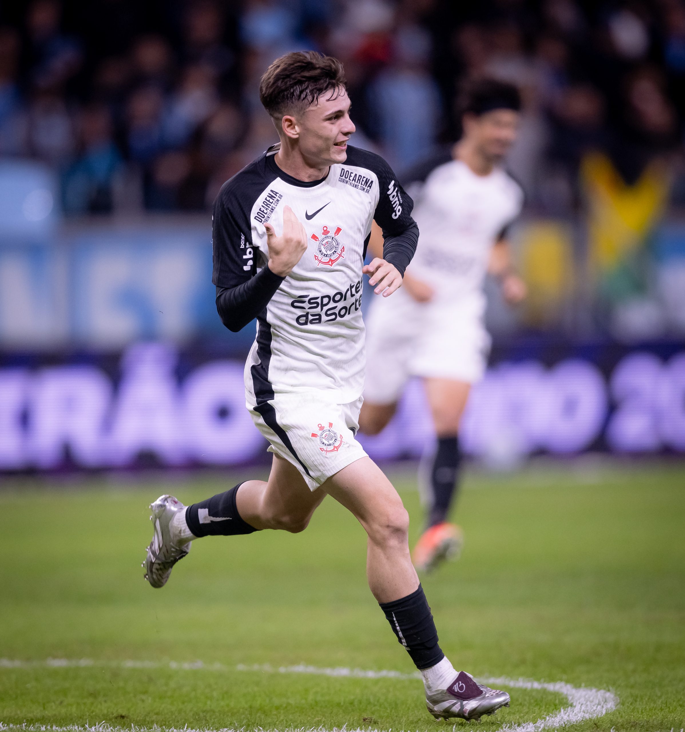 Ex-preparador físico do Corinthians comenta evolução física de Breno Bidon e elogia o jogador