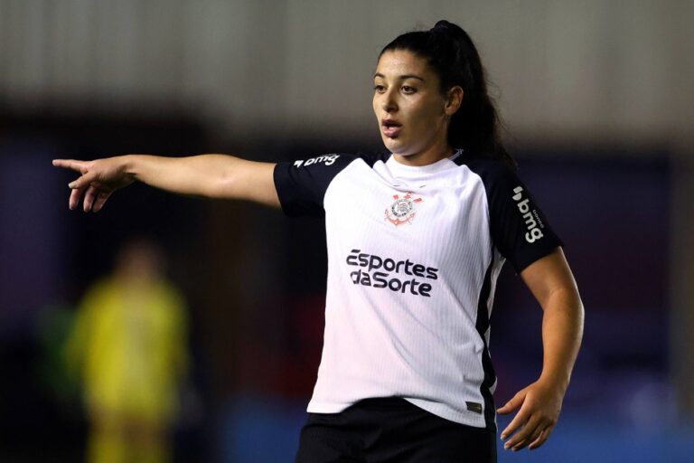 Meio-campista encerra o jejum de gols e torna o Cruzeiro a sua maior "vítima" atuando pelo Corinthians Feminino