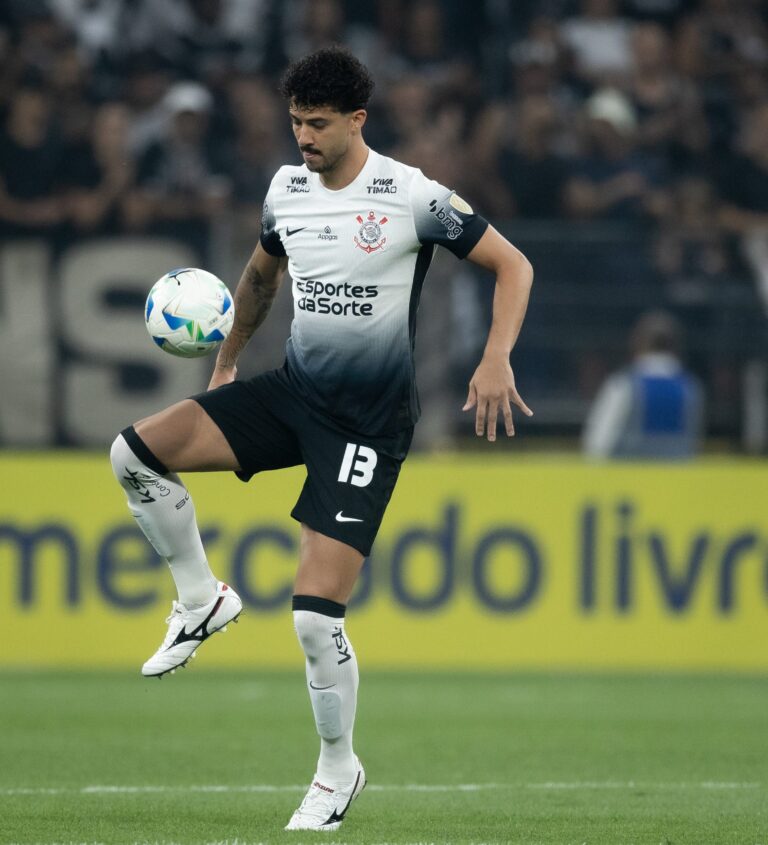 Gustavo Henrique volta a atuar pelo Corinthians após mais de dois meses sem entrar em campo