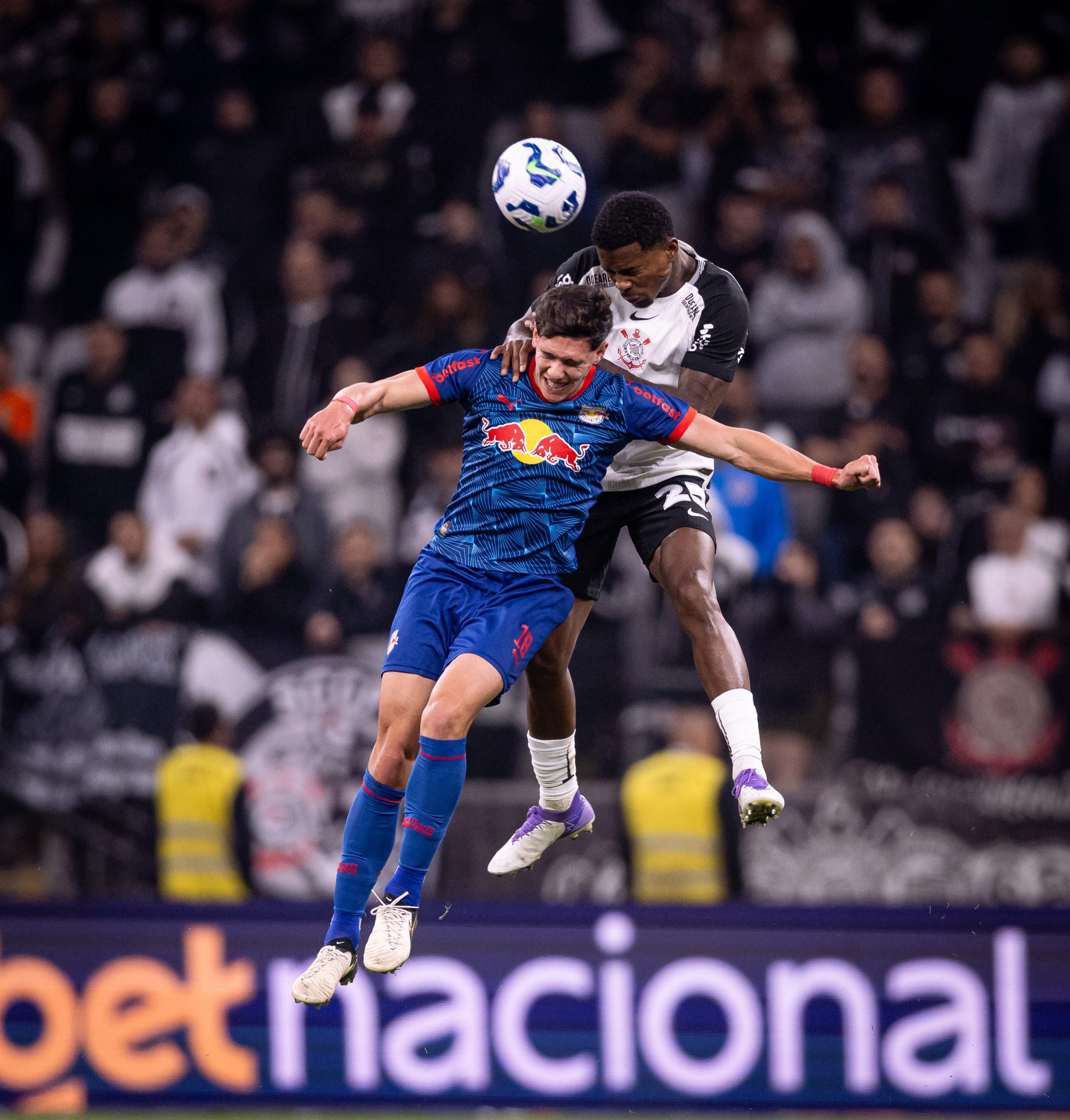 Derrota em casa faz Corinthians sair da primeira metade da tabela do Brasileirão -