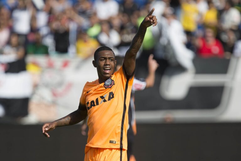 Filho do Terrão acompanha jogo do Corinthians em Itaquera: "Estava com saudades"