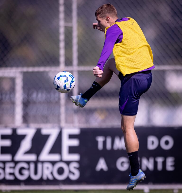 Meio-campista do Corinthians comenta chances de deixar o clube nesta janela de transferências