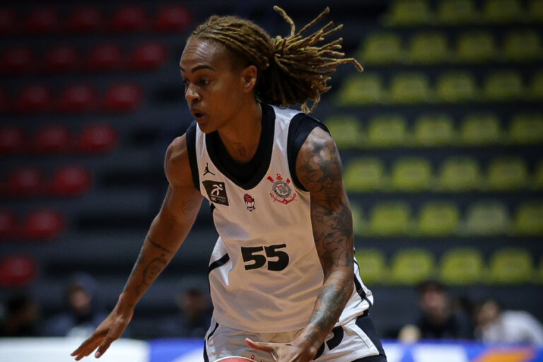 Após menos de dois meses, ala deixa a equipe de Basquete Feminino do Corinthians