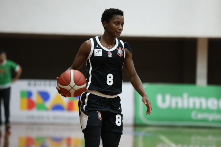 Atleta do Basquete Feminino do Corinthians comenta sensação de representar o clube