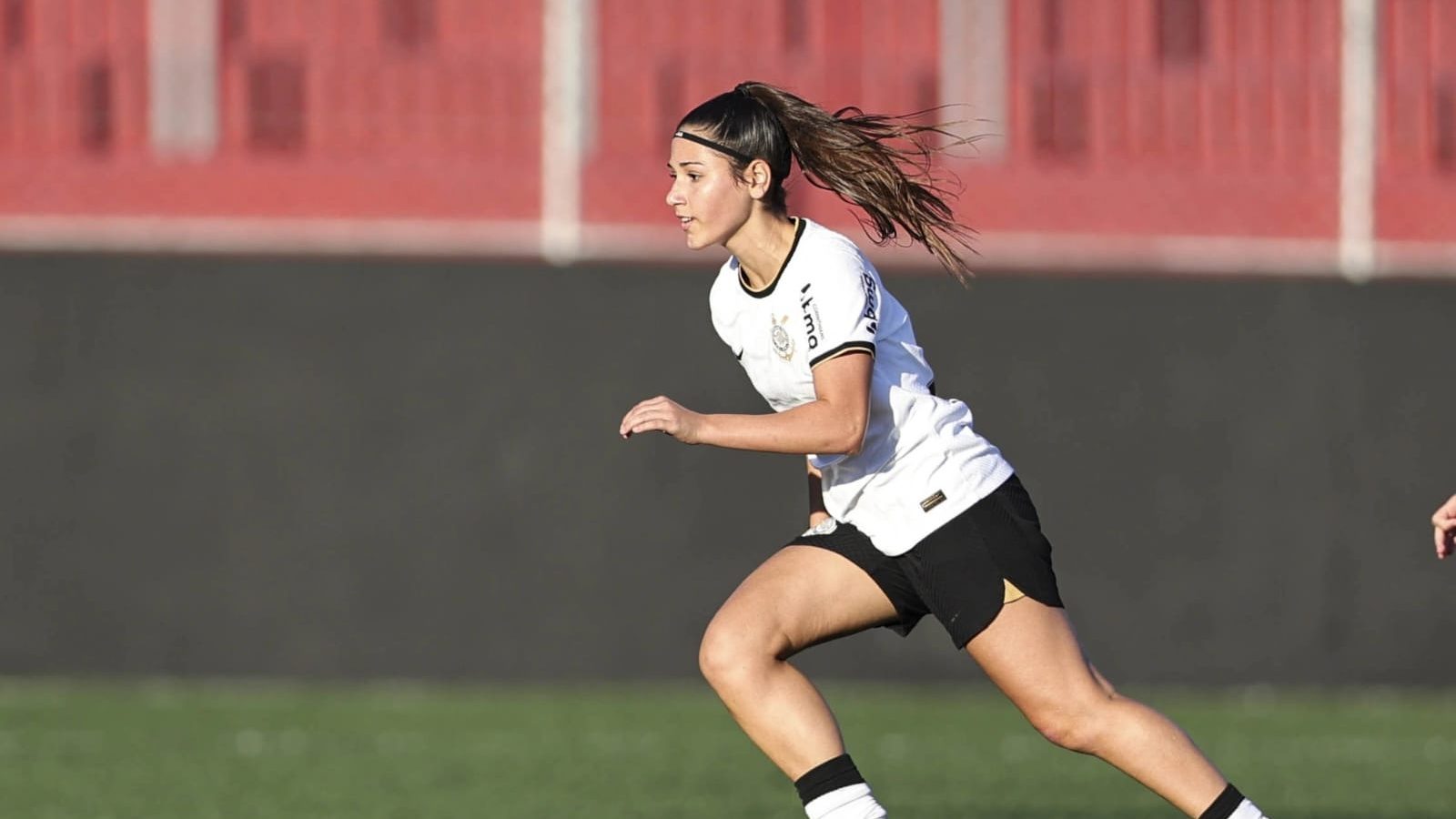 Sub-15 do Corinthians Feminino acerta com promessa descoberta em plataforma de IA