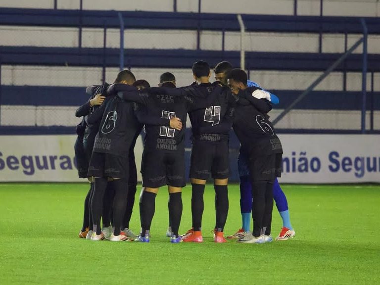Corinthians Sub-20 desperdiça vantagem numérica e perde para o Inter pelo Brasileirão -