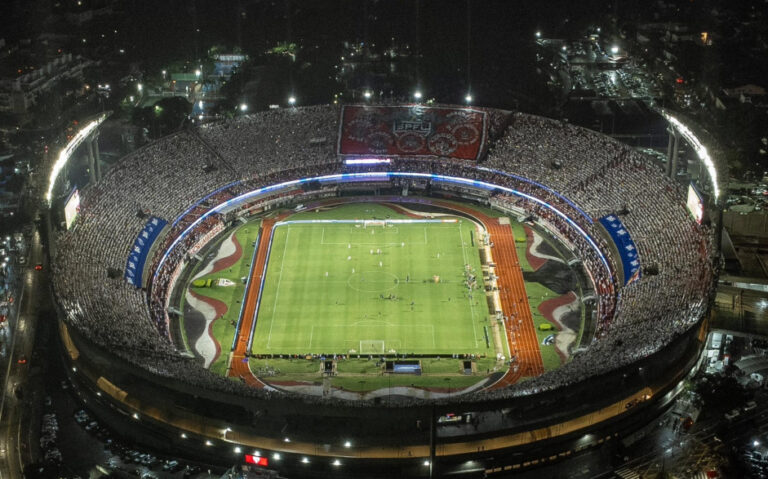 Corinthians protocola denúncia ao STJD por cantos homofóbicos da torcida do São Paulo