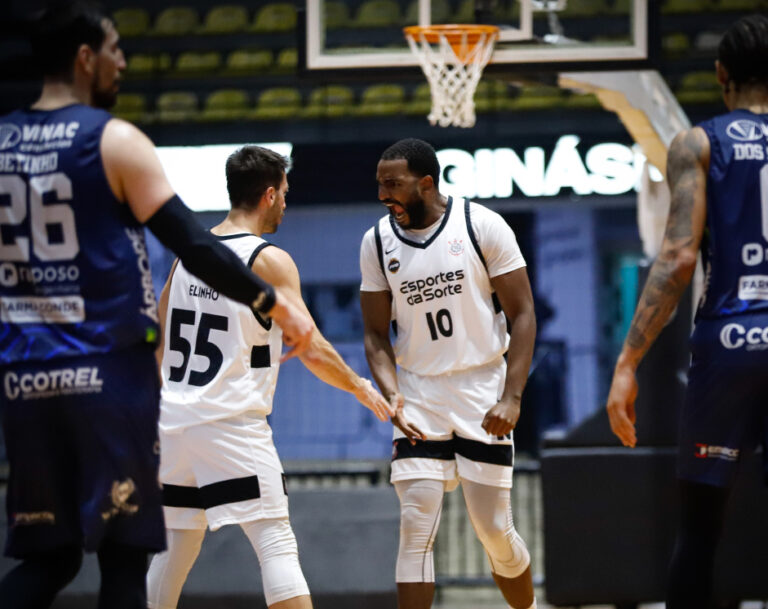 Dupla do Corinthians é convocada para Seleção Brasileira de Basquete