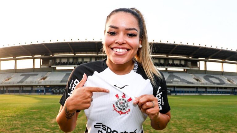 Reforço do Corinthians Feminino exalta recepção da torcida: "Expectativa alta"