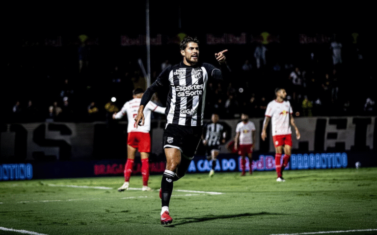Técnico do Ceará avalia possibilidade da permanência de atacante emprestado pelo Corinthians