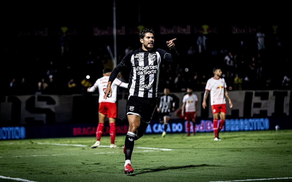 Técnico do Ceará avalia possibilidade da permanência de atacante emprestado pelo Corinthians