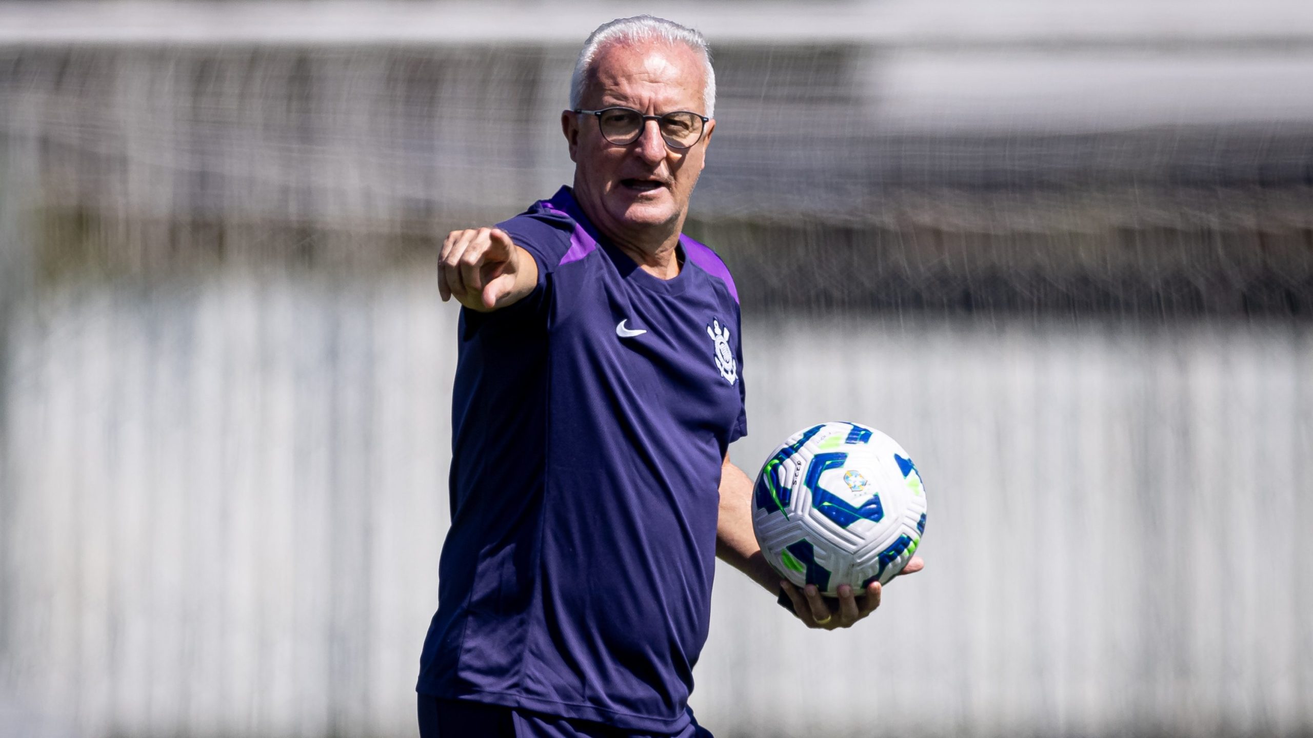 Técnico do Corinthians tem números melhores que antecessores no clube, mas inferiores aos seus últimos trabalhos