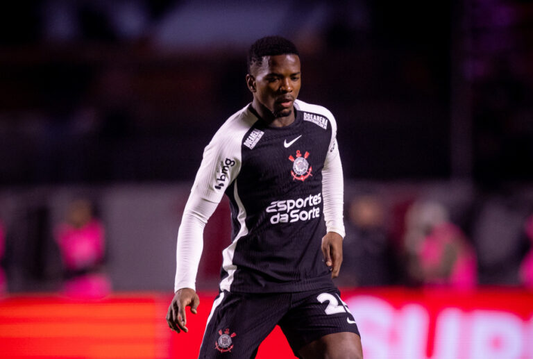 Depois de iniciar a temporada como reserva, zagueiro se consolida como titular no Corinthians