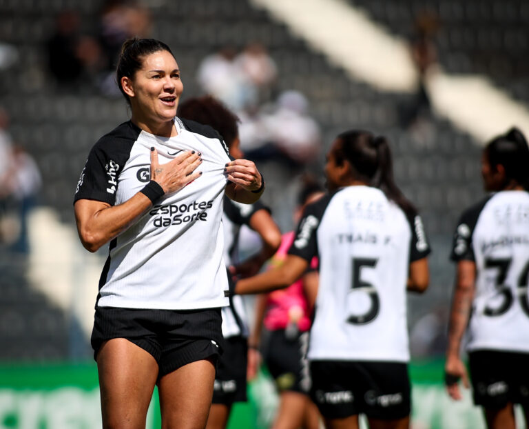 Decisiva no Derby pelo Paulistão, meia assume vice-artilharia do Corinthians Feminino em 2025