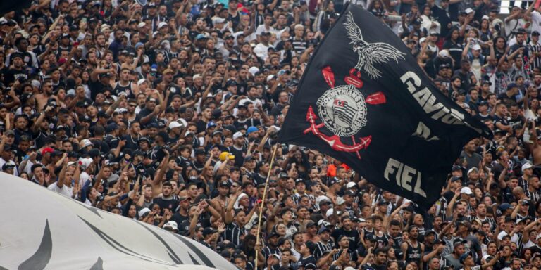 Torcidas organizadas do Corinthians se posicionam sobre votação que pode definir futuro de Augusto Melo na presidência