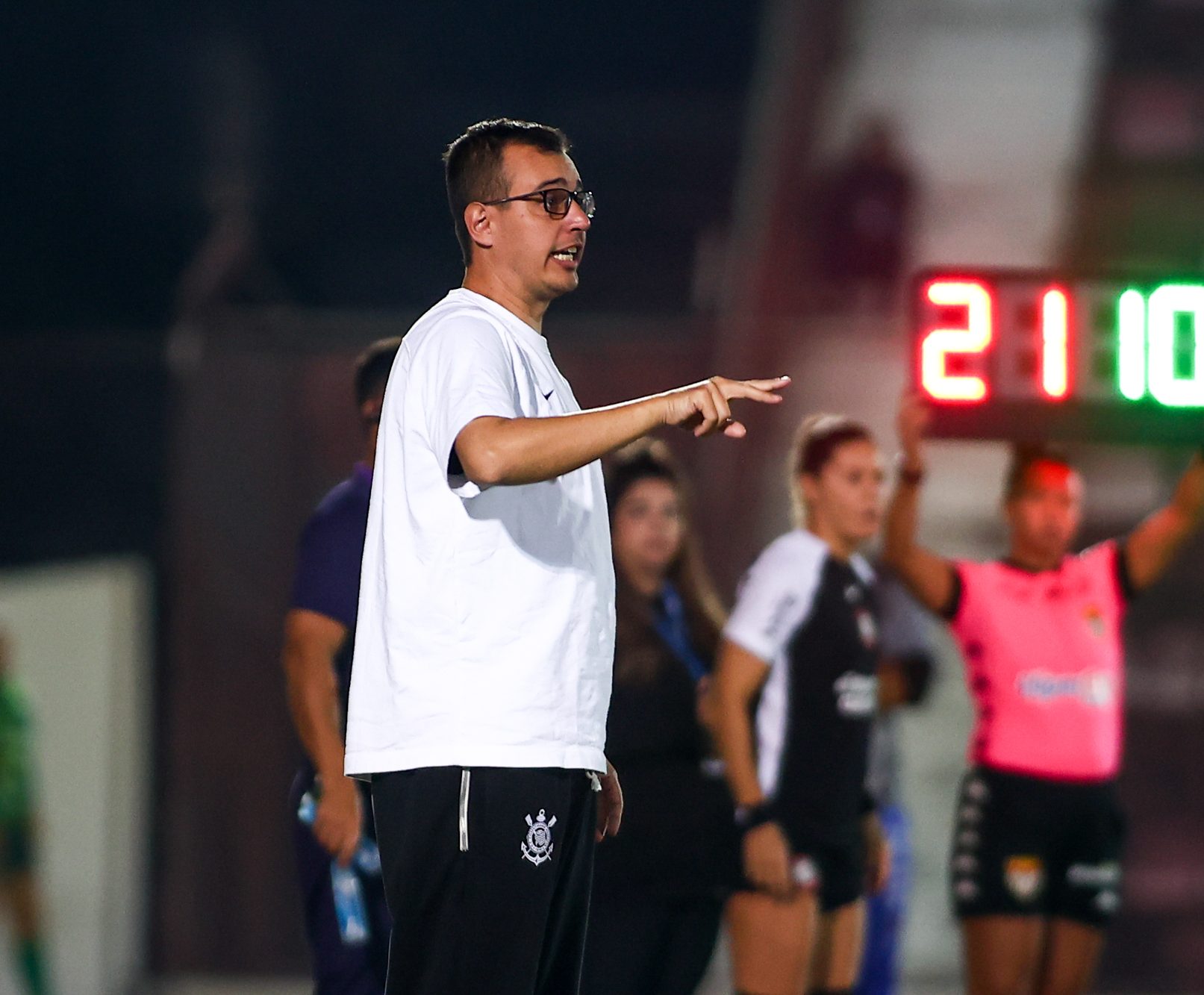 Lucas Piccinato projeta jogos do Corinthians no Pacaembu e explica ausência de reforço no Derby