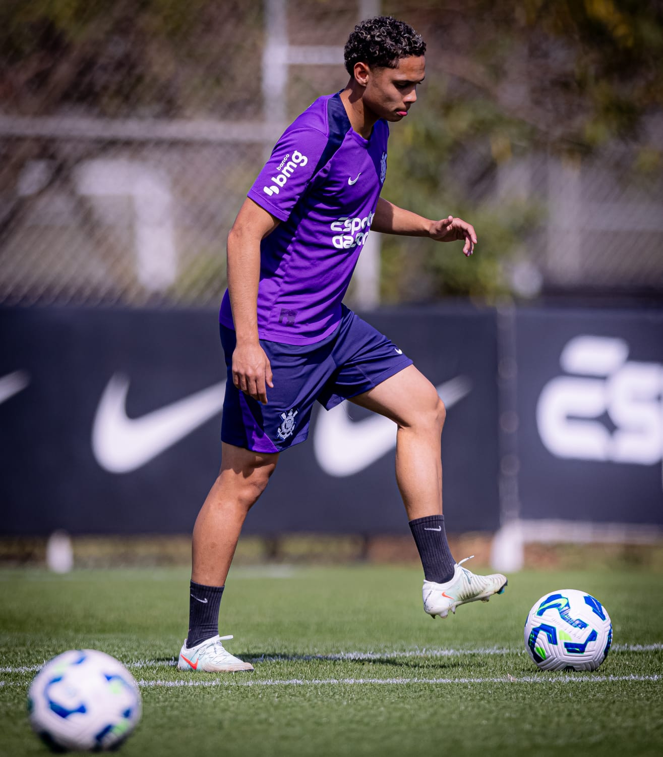 Meia revelado na base do Corinthians estreia como titular em duelo pelo Brasileirão