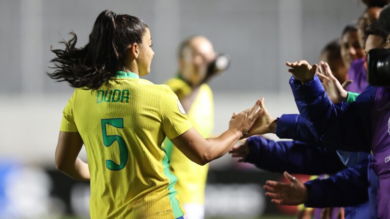 Meia do Corinthians celebra evolução e conquista da Copa América Feminina com a Seleção Brasileira