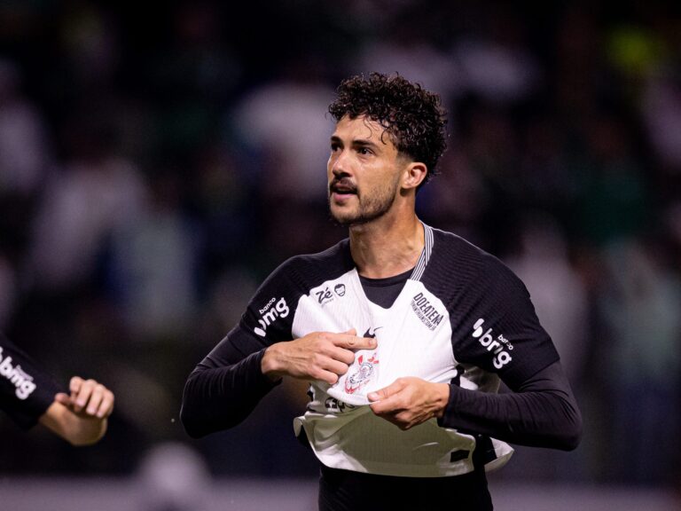 Zagueiro do Corinthians nega briga em treino pré-Derby e atualiza situação contratual